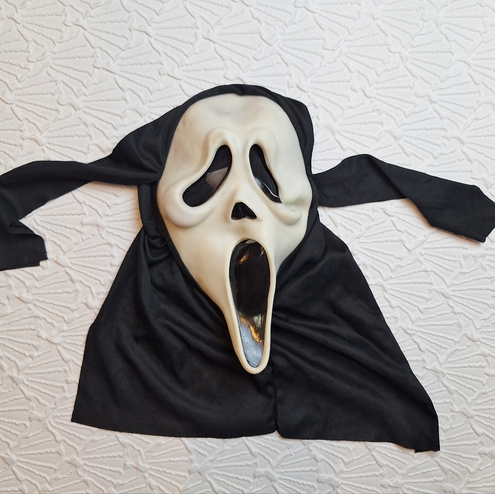 Vtg 90’s Scream Ghost Face Mask Easter Unlimited Halloween Hood Fun World
